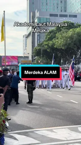 Perarakan bendera Malaysia dan Melaka dari Akademi Laut Malaysia. 🇲🇾 