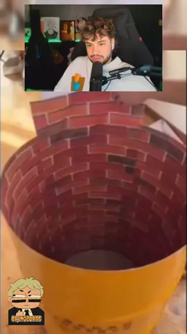 Ele todo felizinho assistindo o vídeo kkkkk #brino #react #foryou #susto 