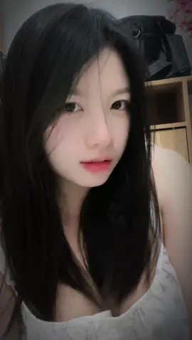 Tóc thẳng trông dịu quá ha 😎