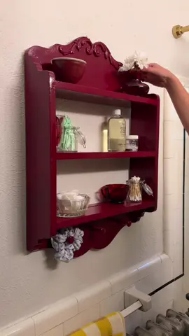 Made it a few hours into September before deciding something else in my apartment needed to be burgundy.. happy fallll 🤗