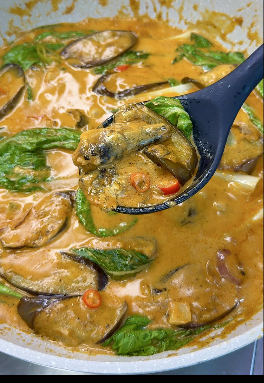 Ginataang Sardinas with Pechay #busog - 2 cans Sardines  - 200ml Gata  - Onion - Ginger - Garlic - Eggplant - Pechay - Fish sauce - Ground Pepper - Red & Green Chili (OPTIONAL) #ginataangsardinas #fy #fyp #fypシ 