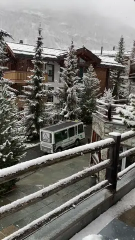 Best place for Christmas in the world? Zermatt, Switzerland offers just that! The no car, small town up in the mountains can give you the most coziest Christmas vibes ever! Whether it’s walking down the street drinking a hot cocoa or waking up to seeing just snow Zermatt Switzerland has all of that! It is truly one of the best places for Christmas! Tag who you want to go with! ❄️🎄🎅🏻 #christmas #switzerland #Zermatt #christmascountdown #winterwonderland 