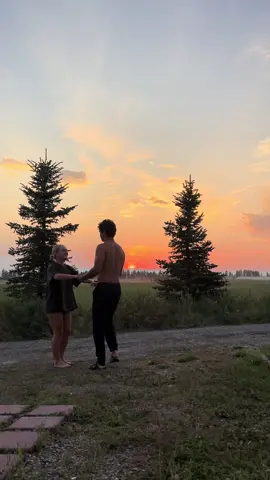 Don’t worry we know we’re not great dancers;) #montana #sunset #dance 
