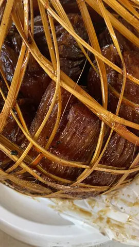 Sebelum proses perebusan kita cuci dulu dengan air mengalir ya, gulanya juga dengan tebu freshh masih kuning . Jangan keliru yaa gaess kolak singkong  ketan gula tebu lumer hanya di UD GTS(GUDANG TEBU HAJI SLAMET)  Melayani Codan Jepara & Kudus  📌 Harga per kg Rp.25.000 📌 Keranjangnya bisa di isi 2 sampai 6kg  ☎️ Wa admin 081236113570/Di profil. Lokasi Desa muryolobo kecamatan Nalumsari Kab Jepara. 📌 Ke lokasi free tester(Ngcipi) 📌Free air mineral 🧊 📌 Free WiFi#kulinerkudus #kulinerjepara #jepara #kudus #gulamerah 