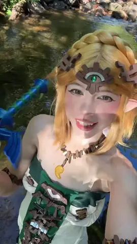 look my bio to see my zelda picture on instagram #zelda #zeldatearsofthekingdom #zeldacosplay 