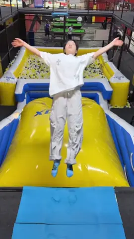 Beautiful Japanese Girl Trying to Trampoline Game ♥️♥️♥️  #highjump  #foryoupage❤️❤️  #アクション満載  #trampoline  #JapaneseGirls 