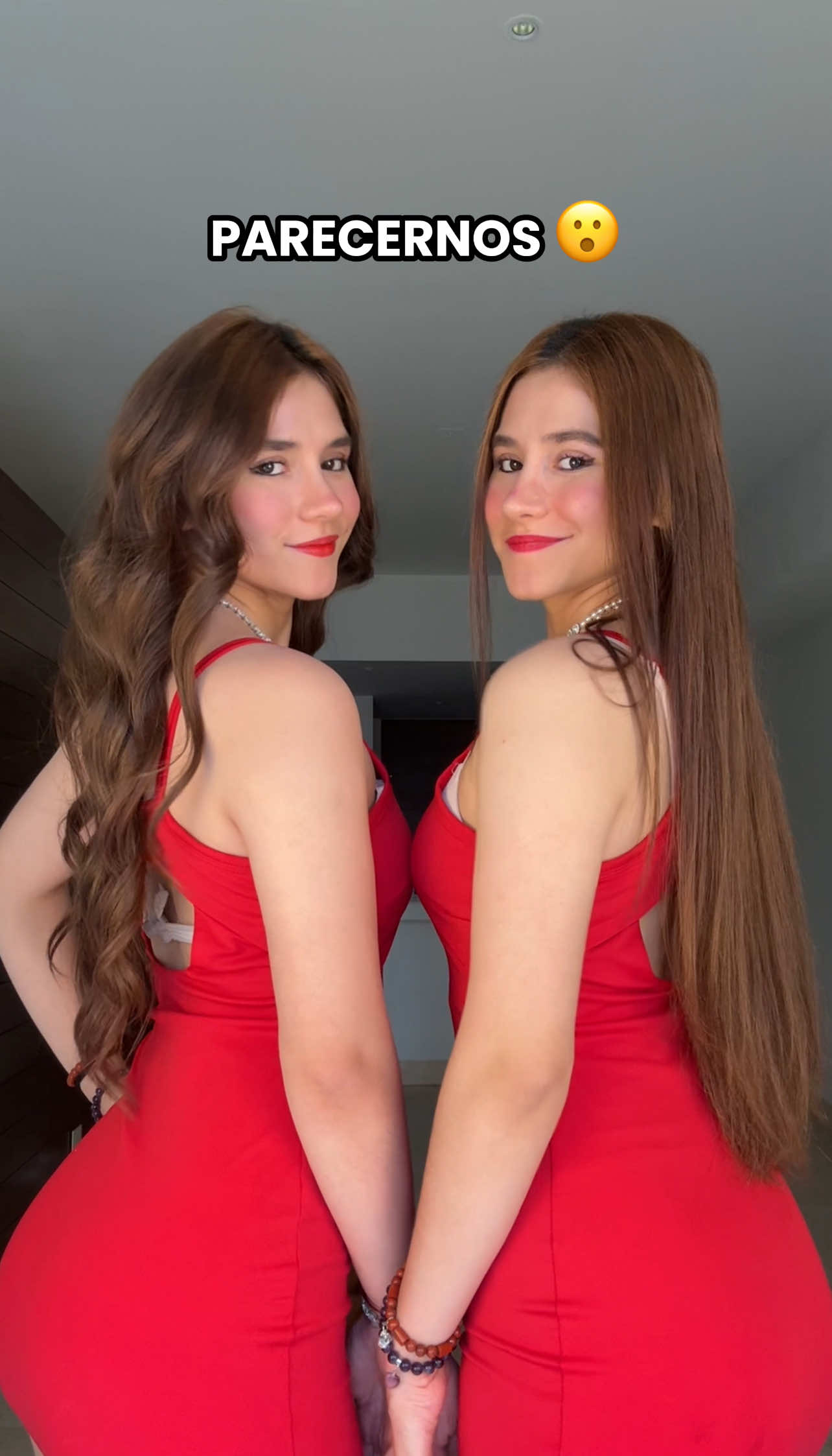 Intentando NO parecer gemelas 👯‍♀️ ¿Qué opinan? 😅 #arayfer #gemelas #cambiodelook #makeover #look 