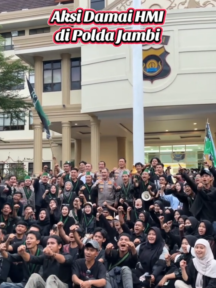 Aksi damai HMI (Himpunan Mahasiswa Islam) di Polda Jambi. Terima Kasih telah menjadi tauladan dalam menyampaikan aspirasi yang baik. #himpunanmahasiswaislam #mahasiswa #spripimpoldajambi #aksidamai #jambi 