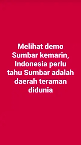 Demo Sumatra Barat Aman, Puluh Ribuan Masa Kepung DPRD Oleh Labai Korok  Sekitar lebih kurang puluha ribuan massa dari berbagai kelompok masyarakat sipil, mahasiswa, organisasi kepemudaan dan ojol menggelar aksi demonstrasi menolak kebijakan Dewan Perwakilan Rakyat Republik Indonesia (DPR RI) mendesak demi kepentingan publik.  Ini merupakan demo terbesar dalam sejarah  Sumatera Barat setelah demonstrasi tahun 1998, masa tumpah ruah, kondisikan seperti pasar rakyat. Demonstrasi bertajuk Indonesia (C)emas Jilid II digelar di depan Gedung Dewan Perwakilan Rakyat Daerah (DPRD)  Sumatera Barat (Sumbar), Kota Padang, Senin (01/09/2025). Massa Sumbar dengan aksi elegan dan tertib melangsungkan demo tersebut berjalan dengan damai. Selama aksi massa satu sama lain saling mengingatkan agar tidak mudah terprovokasi dan fokus kepada aspirasi yang ingin disampaikan. Dengan ammanya kondisi demostrasi yang terjadi di DPRD Sumbar, ini dibuktikan dengan Wakil Gubernur, Vasko Rusaimy bisa hadir bersama masa tampa pengawalan yang ketat. Sang Uda Wagub, Vasko ini, ikut mendengarkan para demonstran menyampaikan orasi, tuntutan dalam aksi, poinnya adalah agar Indonesia kedepan lebih baik. Suasana aksi demonstrasi Sumatera Barat sangat kondusif, situasi ini mendapat apresiasi dari masyarakat, tokoh-tokoh publik bahwa demo di Sumbar agak lain dari yang lain yaitu tidak melakukan perusahan dan pembakaran seperti daerah, Propinsi lain di Indonesia. Dengan situasi demo yang puluhan ribu masa turun kejalan kemari, dengan kondisi aksi ternyata aman, damai, kondusif. Ini juga mencerminkan bahwa ranan minang merupakan daerah yang tepat untuk tinggal dan bermukim. Menurut Penulis keadaan ini sangat menguntungkan bagi daerah Sumatera Barat, daerah aman yang jadi tempat kunjungan wisatawan disaat daerah lain rusuh. Ini pun bisa sebagai simbol bahwa Sumatera Barat daerah tempat semua suku, bangsa, masyarakat berlindung dalam kondisi Nagara tidak stabil. @yohaneswempipks  @Tempo.co  @Kompas.com  @detik.com  @Padang Ekspres  @CNN Indonesia  @dprdsumbar  @Kabar_Nagari  @udavasko  @Adrian Tuswandi  @bakaba_babarito  @minanginfo 