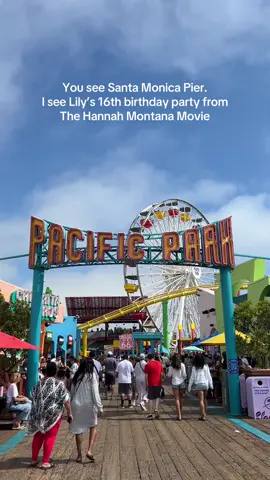 Definitely a bucket list item crossed off my list to do in LA #losangeles #santamonica #hannahmontana #travel #hannahmontanathemovie 