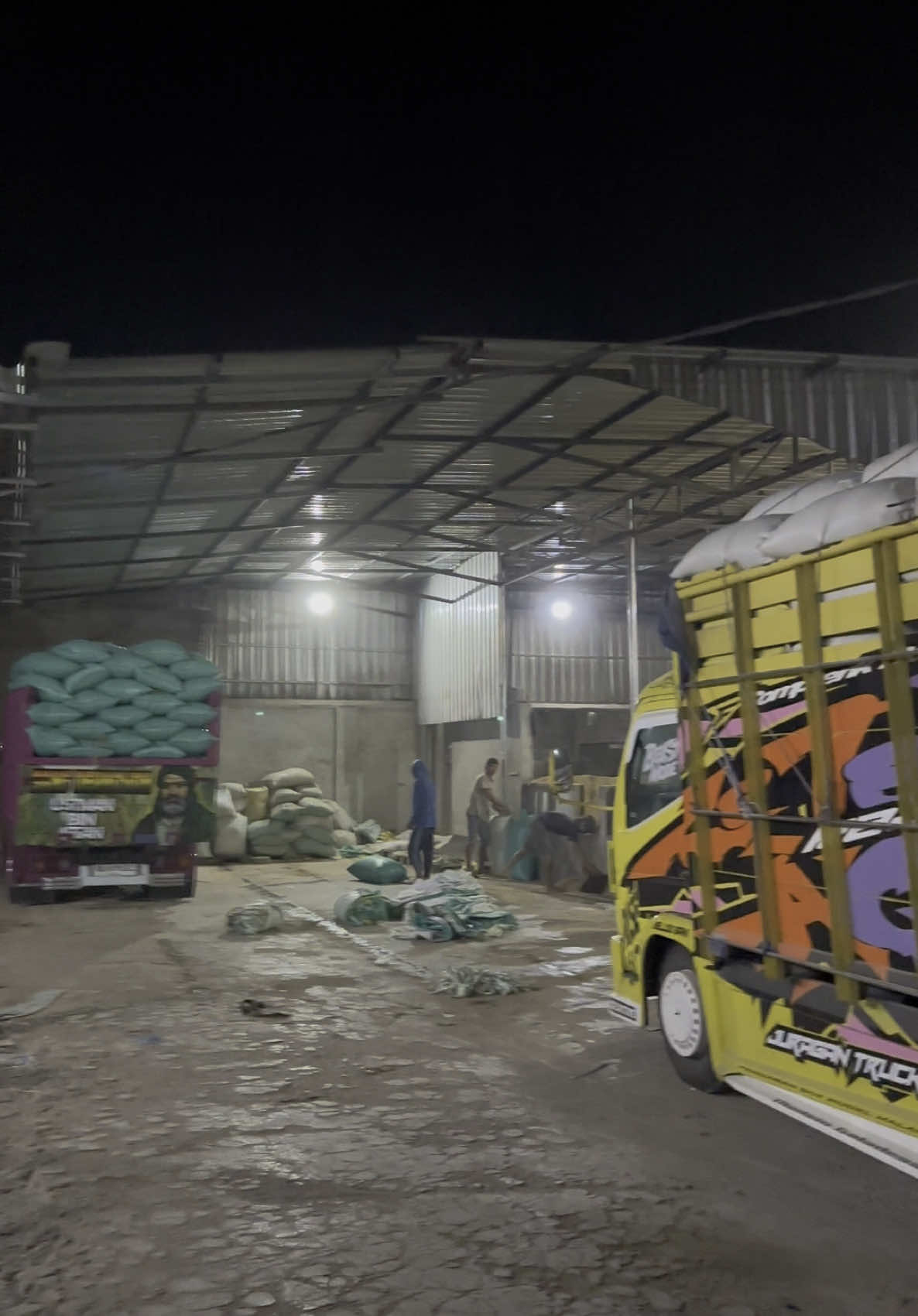 Sing demo ben demo aku tk kerjo wae cahh 🙌🏻🙌🏻 #gabahbalap🌾 #berasmediumsuper #berassuperpoles #pabrikberas #bosberas #juraganberas 