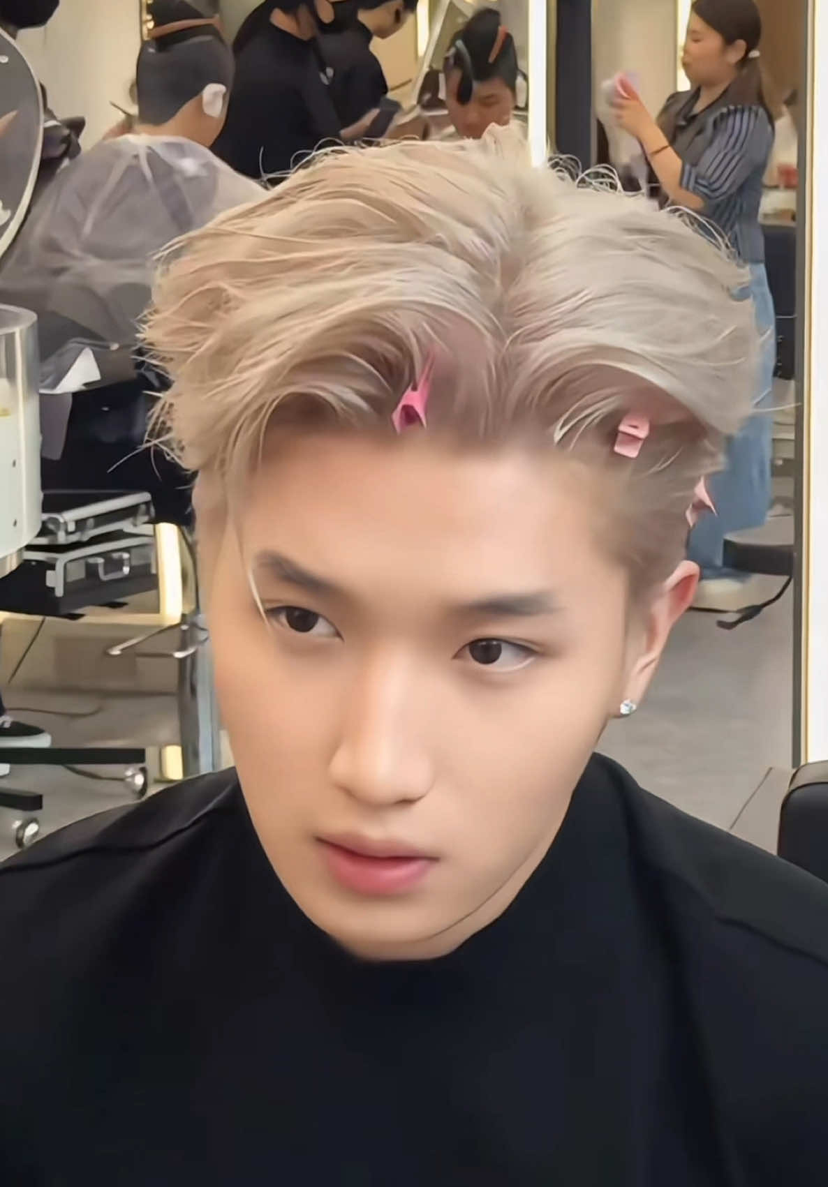 Màu tẩy 1 lần tone da lắm nhé mấy ní #mauthoitrang #uontocnam #salontocnam #kieutocnam #maubachkim 