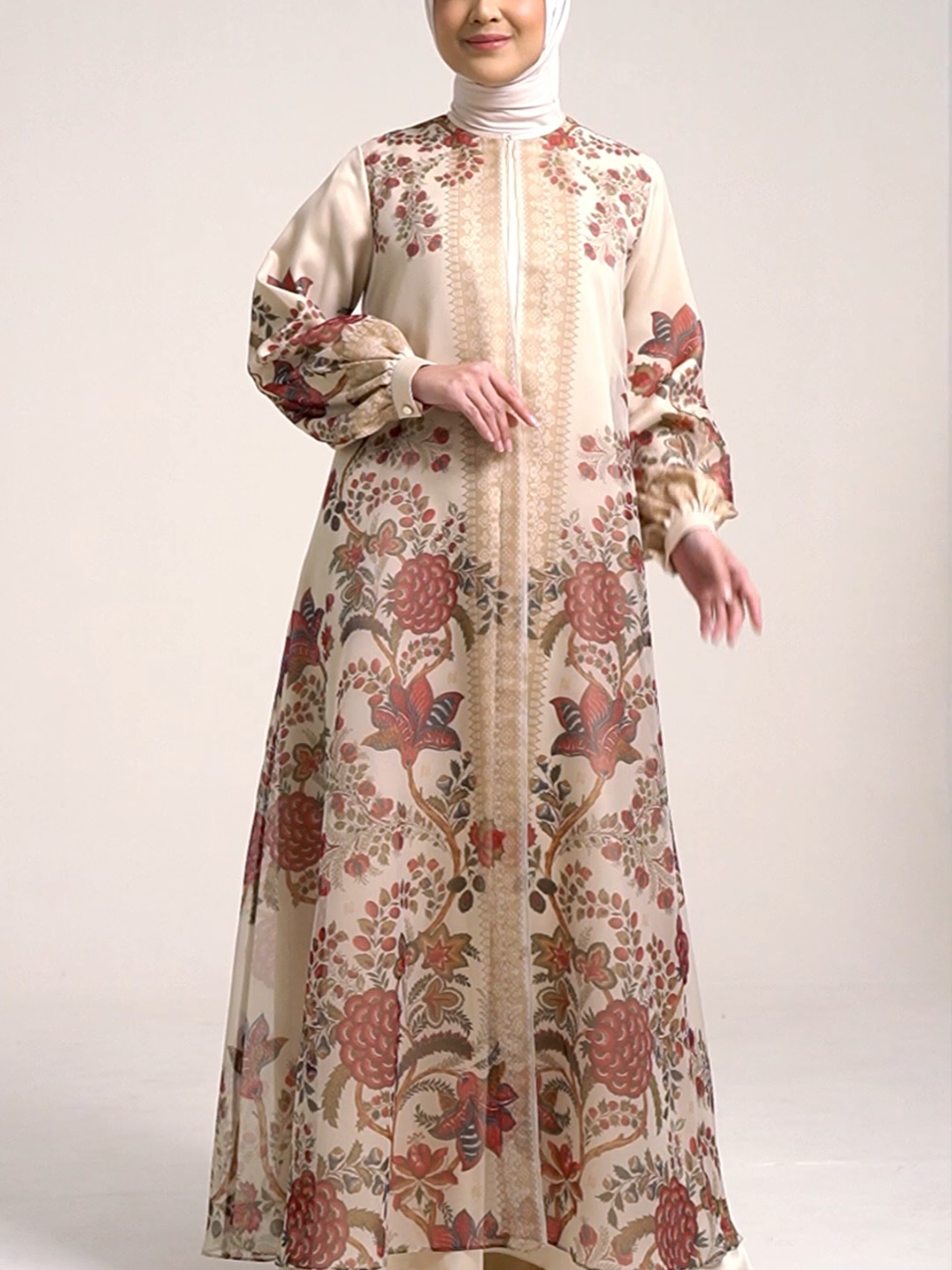 Sentuhan anggun dalam setiap langkah. Iswari Dress hadir dengan layer print bermotif floral etnik dengan nuansa yang elegan.  Tersedia dalam 6 ukuran (S hingga 3XL)  Size S-M-L-XL-XXL-3XL LD 92-96-102-110-118-125 Panjang Dress: 140 cm Harga Website Rp 459.000 Harga Marketplace Rp 510.000