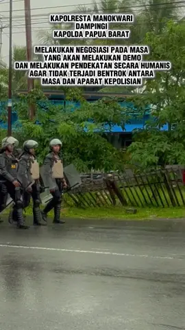 KAPOLRESTA MANOKWARI  DAMPINGI  KAPOLDA PAPUA BARAT  MELAKUKAN NEGOSIASI PADA MASA  YANG AKAN MELAKUKAN DEMO DAN MELAKUKAN PENDEKATAN SECARA HUMANIS AGAR TIDAK TERJADI BENTROK ANTARA  MASA DAN APARAT KEPOLISIAN  #fyppppppppppppppppppppppp #poldapapuabarathumanis #divhumasmabespolri #polrestamanokwari 