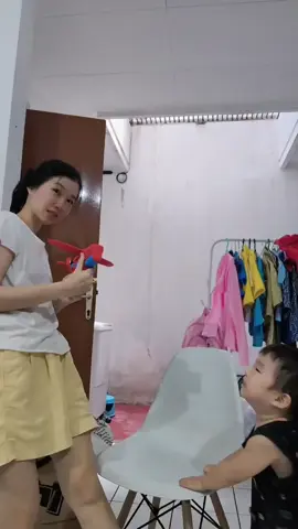Emaknya gak mau ketinggalan donk 🤣#cicihemat #sofialisme #sofia 