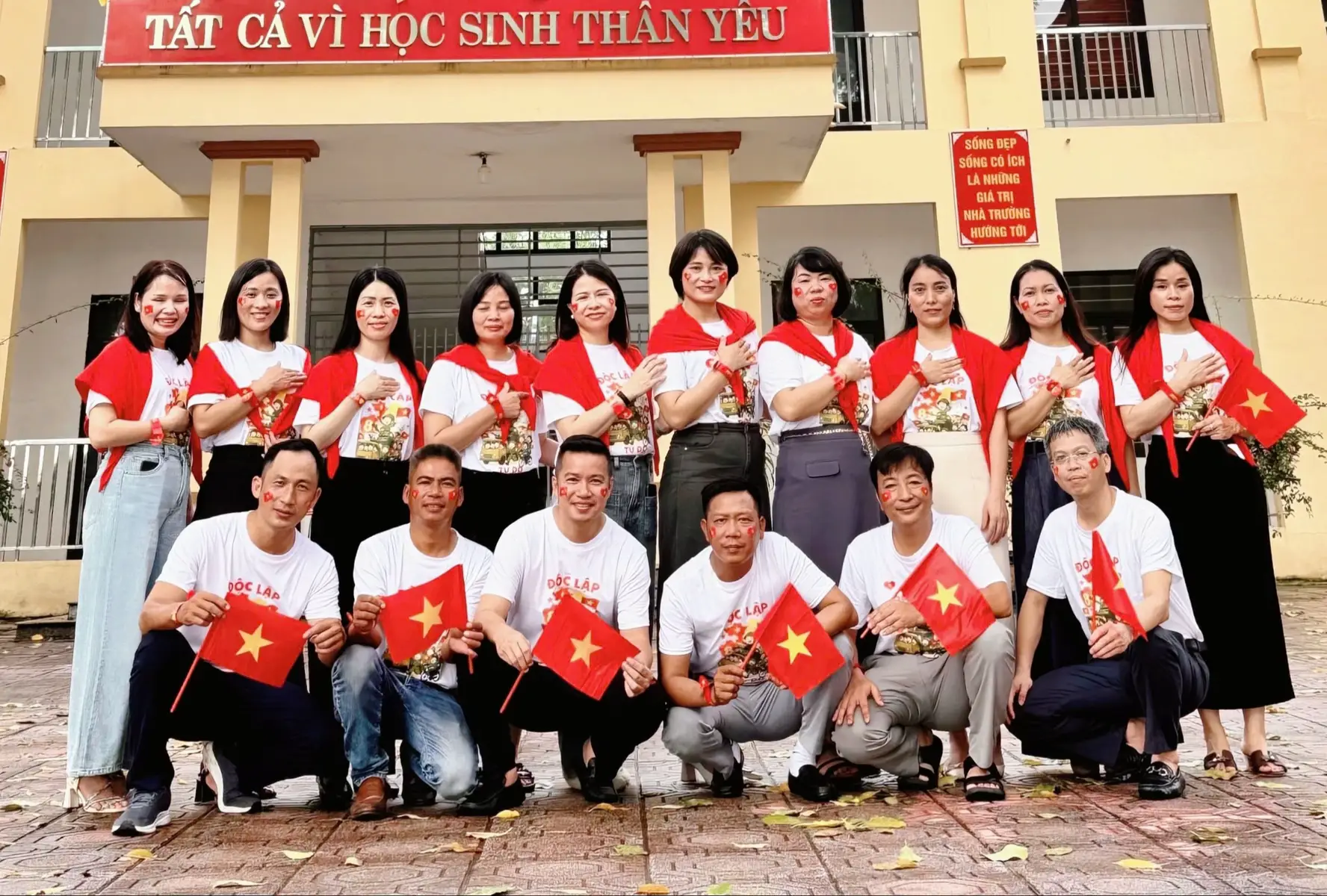 Mỗi nụ cười, mỗi lá cờ là một niềm tự hào mang tên Việt Nam 🇻🇳