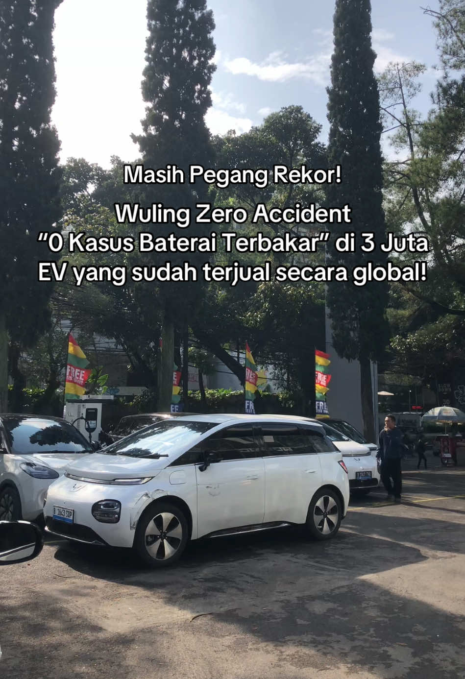 Tolong pertahankan @wulingev_id , Kami Sales sepercaya diri ini, 🤙🤙 jangan kecewakan konsumen! ✊✊🖐️ Pemesanan Wuling move kesini yuk 082.320.472.253 #hendrikhapuhinggiranja #wulingbandung #wulingsetiabudi #wulingmajumotor #wulingbandungmajumotor 