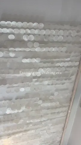 Quick tutorial of the hanging shells <3 shells and string from Amazon and wood from Home Depot, I also used a little bit of glue to keep the shells in place and tied knots at the ends:) #girlbedroom #DIY #roomdecor #bedroom #diyroomdecor 