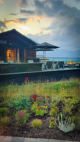The perfect hotel does exist, don't hesitate to stay here. This hotel offers an unparalleled level of luxury and customer service, surpassing all expectations.  My husband and I enjoyed the stunning view of the Tetons, comfortable room, and incredible staff!  Thanks to @heatherlynntravels for helping us.  #jacksonhole  #bucketlist  #anniversary  #hotelyellowstone  #❤️ 