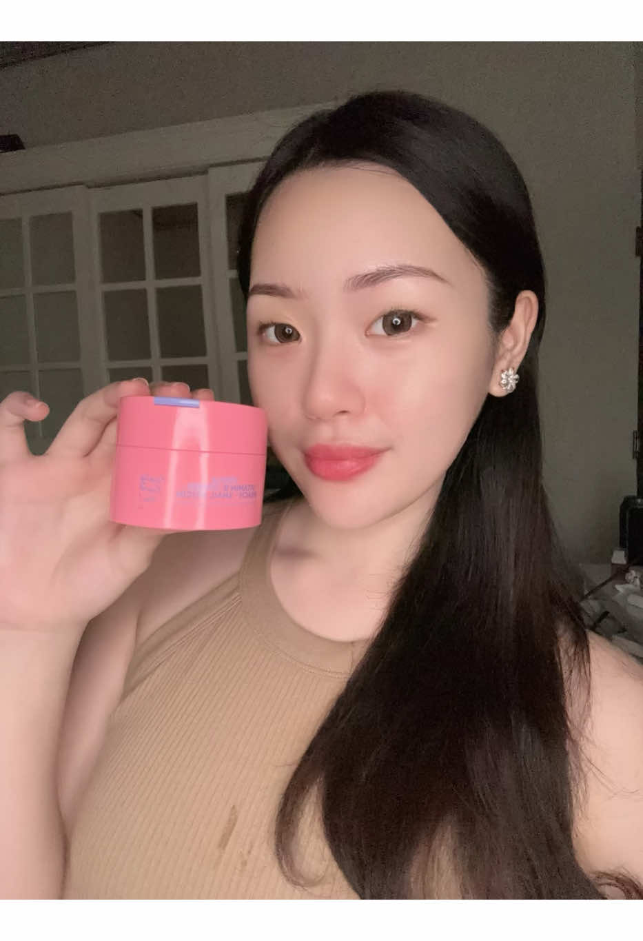 slimyyy!!! satisfying bangett tiap apply moist pink ini ke mukaa 😍💗💗💗