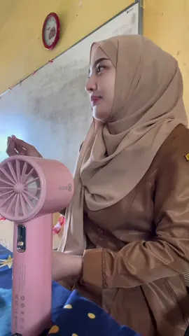 Butuh bgt kipas mini begini disaat dikelas #kipasanginportable #mixio 