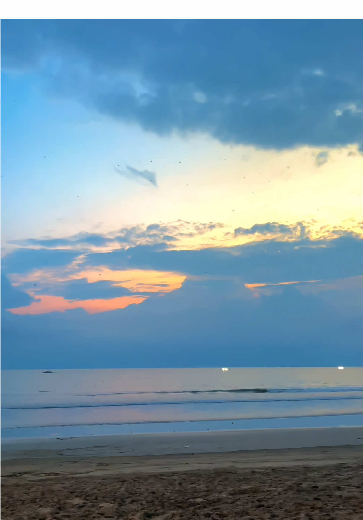 Senja cantik disalah satu pantai yang ada dikota kalianda lampung #pantaikalianda #kalianda #kalianda_lampung_selatan 