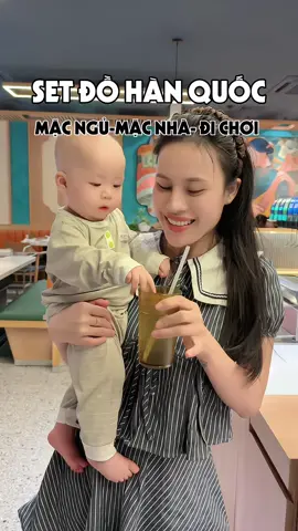 Tìm được 1 set đồ phong cách Hàn Quốc cho con chưa đến 30 cành mặc đi chơi cũng sang, mặc nhà, mặc ngủ đều được #mevabe #embedangyeu #thoitrangtreem #setdochobe #nhacocamathi  @Nhà CoCa Mắt Hí 