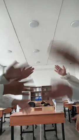 Тренд от девочек💋#shcool #class #9a #explore #fypp 