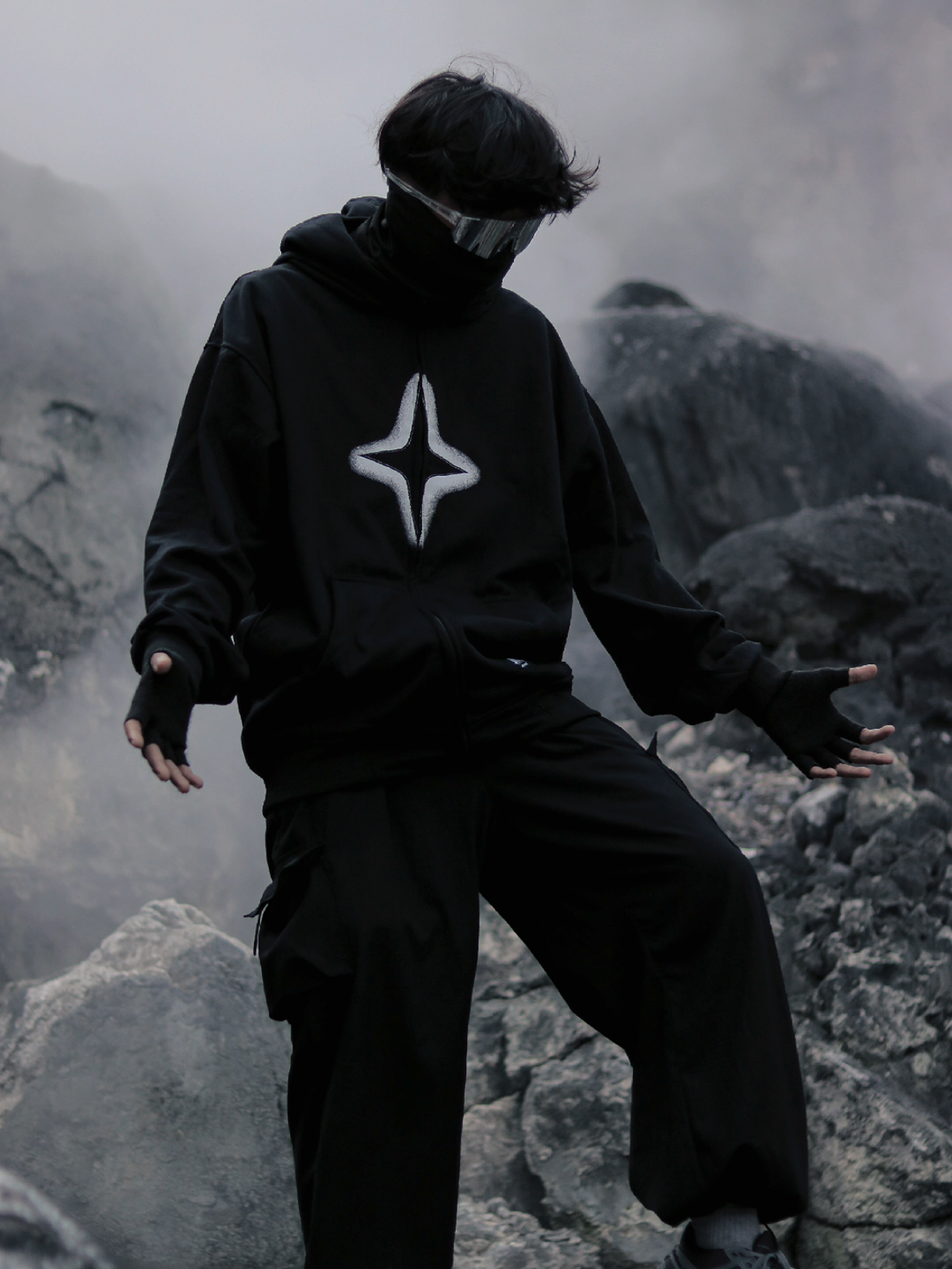 Membalas @leoblackers25 nih hoodie blanclavanya juga ga kalah kren bro 🥷❤‍🔥#pendakigunung #outfitideas #trend #fyppppppppppppppppppppppp 