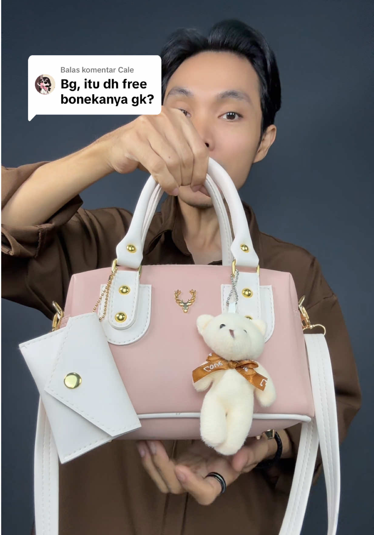 Membalas @Cale Tas selempang wanita kekinian lucu banget dapat bonus boneka dan dompetnya juga loh #tasselempangwanita #handbagwanita #taswanitaterbaru 
