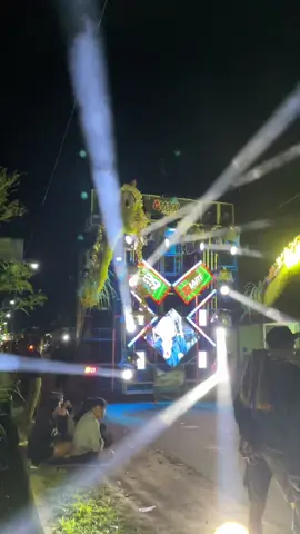 Lighting mewah + cctv berjalan🤩🤙🏻@GIANT Music Gresik #giantaudio #giantaudiogresik #karnavalsoundsystem #karnavaljeruturen 