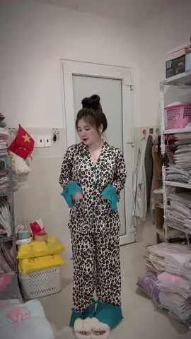 Sợ ngày mai e đi mất 🥴  #kênhcủatuyền #TuyềnClothing #đồbộxinh #tiktok #xuhướng 