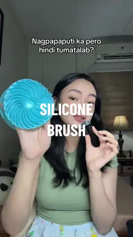 May mali sa ginagawa mo kung nagpapaputi ka pero walang pagbabago, hindi mo ginagamitan ng scrub yan be. Ito yung recommended na scrub dahil 2in1 na siya at very soft and gentle pa. #siliconebrush #bathbrush #2in1siliconebrush #scrub #bodyscrub 