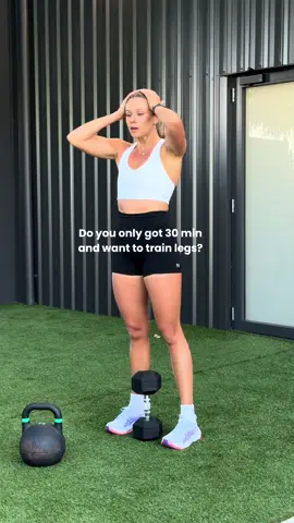 DO YOU ONLY GOT 30 min AND WANT TO TRAIN LEGS?🦵🍑 Very efficient way of hitting your training session - time based! This is how I can work with my clients too. If they are short on time but still have big goals with their training - I plan it for YOU and YOUR needs. E2MOM explanation: Complete the reps of the 2 movements and rest for the remainder of the time left of the 2 min and go again. Same with EMOM but then every minute on the minute. Let’s gooo Wearing @musclerepublic - use “Lovisa” for discount 😘