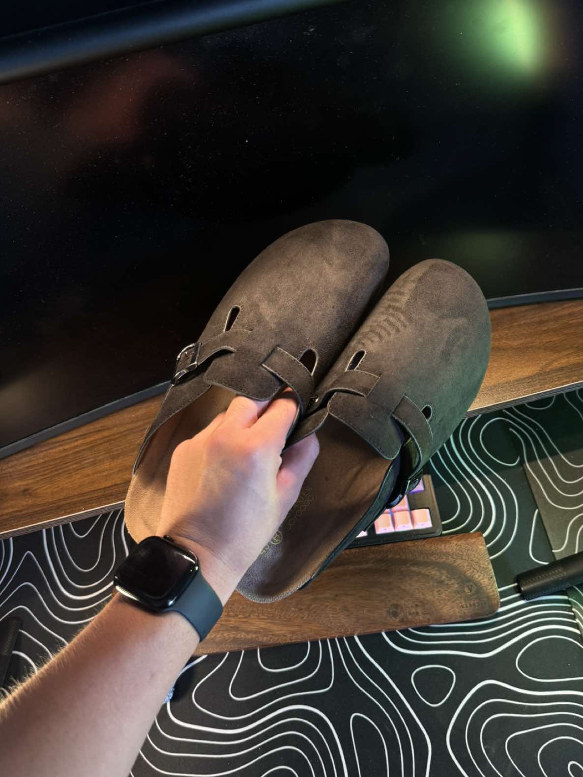 Classic Unisex Clogs! Very premium and hindi mukhanh mumurahin! #clogs #slippers #unisexclogs #fashion #bostantenclogs 