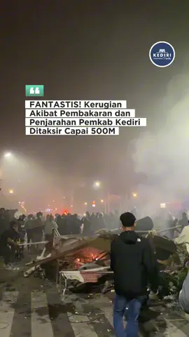 Bupati Kediri, Hanindhito Himawan Pramana, mengungkapkan bahwa kerugian akibat kerusuhan yang terjadi dalam aksi solidaritas pada Sabtu (30/8/2025) diperkirakan mencapai Rp 500 miliar. Estimasi ini mencakup nilai awal dari kerusakan aset dan bangunan, namun belum termasuk kerugian lainnya seperti kendaraan yang rusak dan gedung yang terbakar. Proses penghitungan kerugian saat ini tengah berlangsung dengan melibatkan ahli dari Institut Teknologi Surabaya (ITS). Hasil penghitungan tersebut diperkirakan akan diumumkan dalam beberapa hari ke depan. Sumber : Kompas.com  #kediri #kedirimedia #infokediri #explorekediri #kedirikekinian 