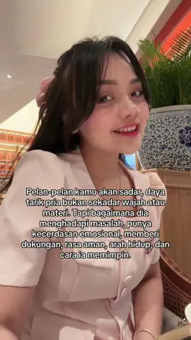 seiring waktu, kamu akan mulai sadar penampilan dan materi aja gak cukup untuk bikin hubungan bertahan. Iya, kita memang butuh materi. Karena cinta aja gak bisa membayar biaya hidup. Tapi yang lebih penting dari sekadar ada uang adalah ada kemauan untuk kerjasama.