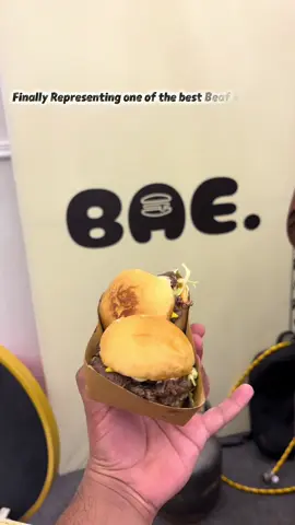 Had the juiciest beef sliders today at an amazing exhibit hosted by @theexhibitbysamaa 🔥at @paradiseplusmarquee  Huge thanks to @baebrgrs for serving up such deliciousness – you guys nailed it! 🙌❤️ @btw__.abdullah Thanks Dude for this mouthwatering masterpiece & Best of luck for juicy success ahead @baebrgrs 🔥🫀 #theexhibitbysamaaali #baebrgrs #FoodLover #foodvlogs #streetfood 