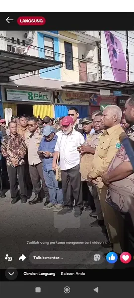 02 September 2025, 15.55WIT GUBERNUR PAPUA BARAT turun langsung di lokasi aksi damai untuk mendengarkan aspirasi rakyat manokwari papua Barat #manokwari_papuabarat #aksidamai #demodamai #gubernurpapuabarat #manokwaricintadamai 