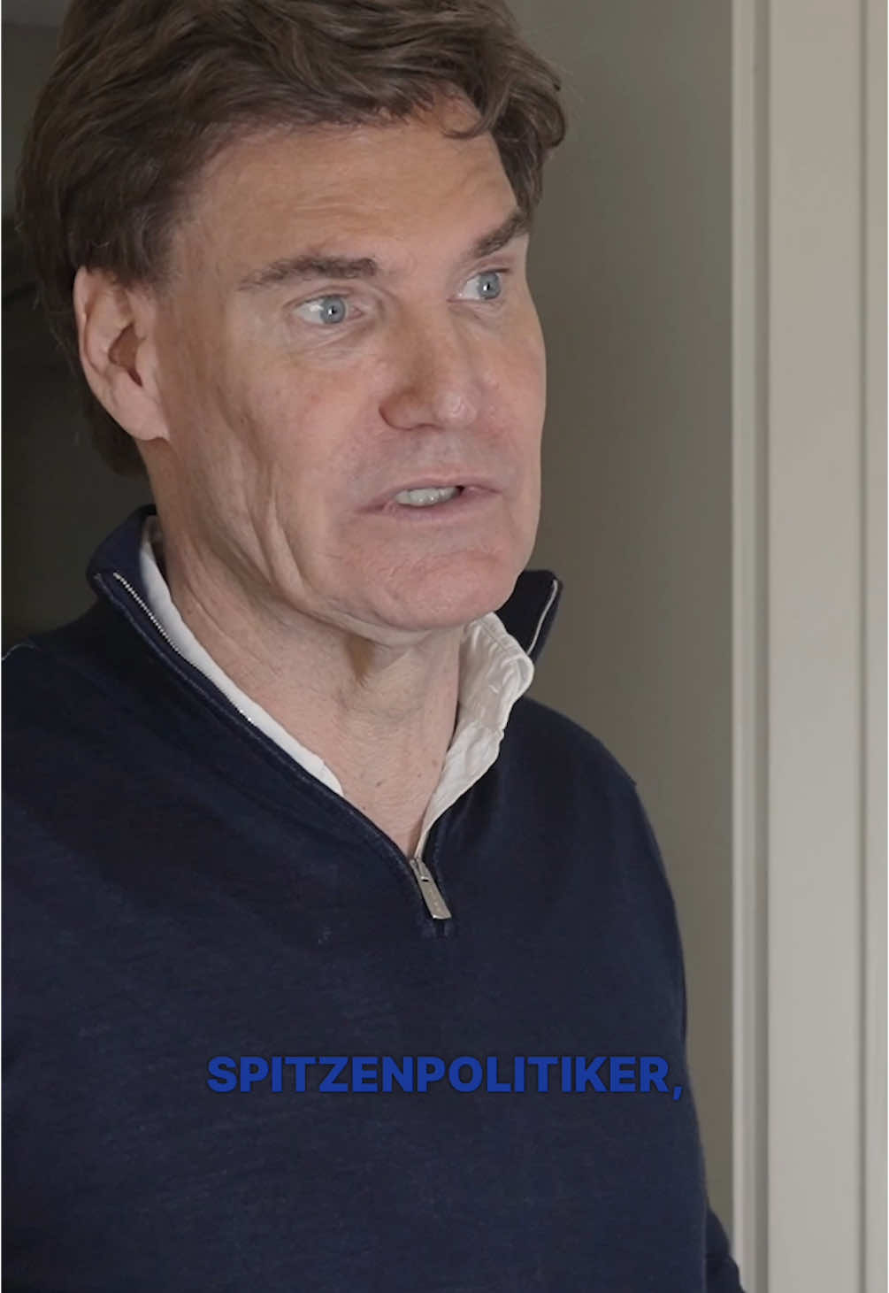 Um Kanzler zu werden, braucht man nicht mal einen Schulabschluss.    Aber für fast jede andere Tätigkeit in Deutschland: Abschlüsse, Nachweise, Zertifikate. Wer zum Beispiel Brote ausfährt, muss vorher eine Schulung als „Gefahrgutlieferant“ absolvieren.   Und jetzt zum Vergleich: Um ein Land mit 83 Millionen Menschen zu führen - also über Sicherheit, Wirtschaft, Bildung, Gesundheit zu entscheiden - braucht man keine verpflichtenden Qualifikationen, keine Mindestanforderungen, keine Eignungsnachweise.   Im Kleinen verlangen wir höchste Bürokratie. Im Großen nichts. Das ist ein Systemfehler.   Welche Kompetenzen sollten eurer Meinung nach Spitzenpolitiker nachweislich mitbringen? #kanzler #qualifikation #deutschland #zukunft