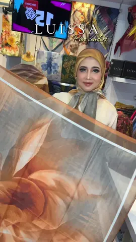 Dapatkan segera hijab turki cantik ini di keranjang kuning. #luissascarves #hijabsegiempatmotif #hijabsegiempat 