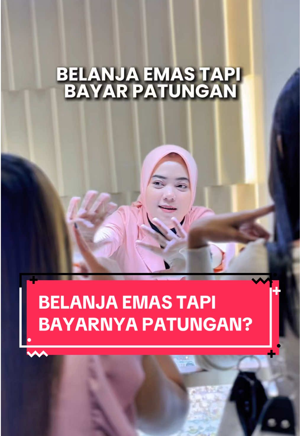 Waduh gimana dong kalo ketemu customer kaya gini😱 auto panik sebadan kakanya 🤭 #emas #tokoemas #semarnusantara #beliemas #masukberanda 