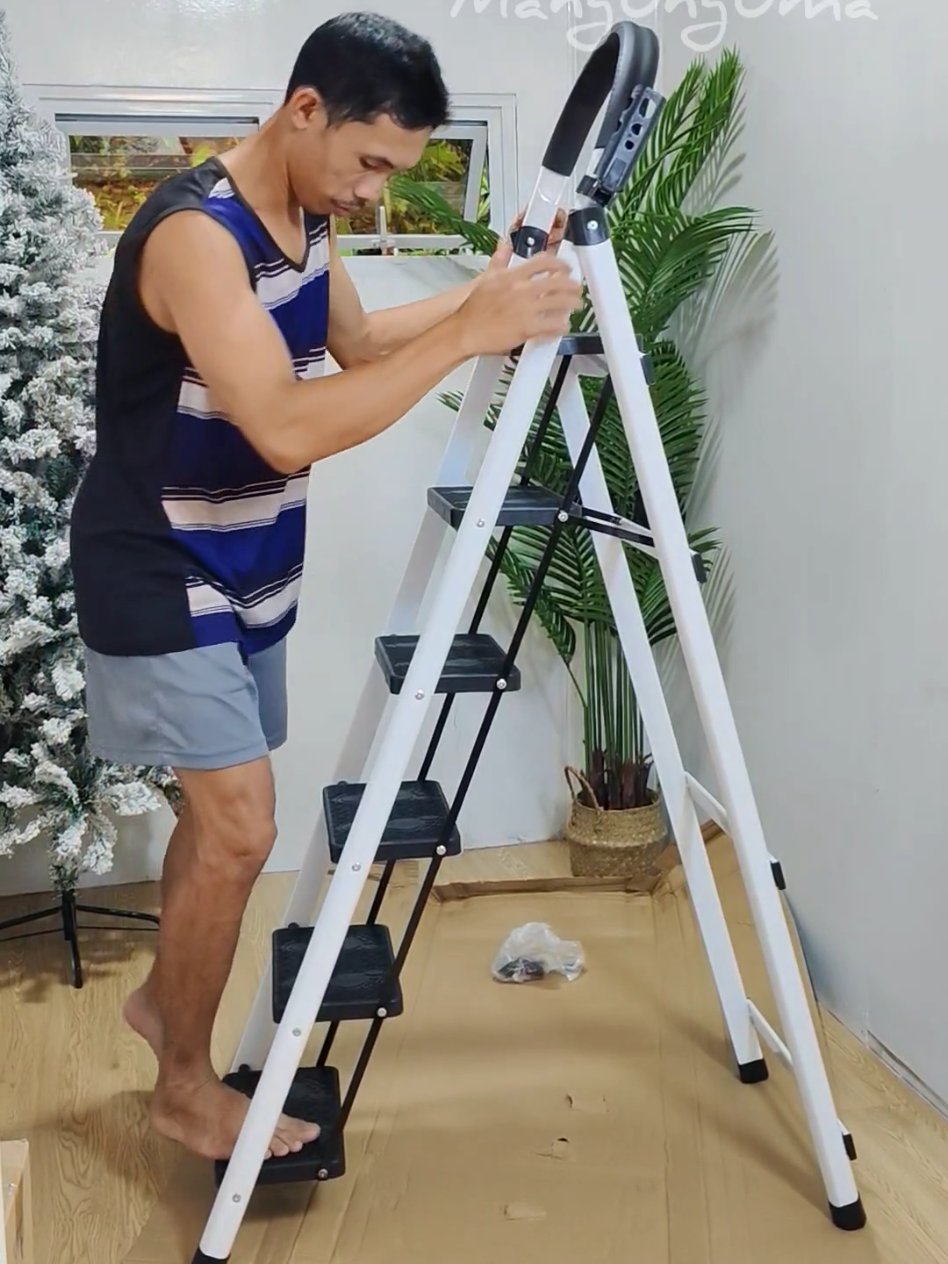 💚 hindi na ako mahihirapan sa pag akyat sa tuwing may aayusin dahil sa foldable ladder na to 💚 #totomangunguma #foldableladder 