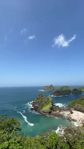 sisihkan uangnya 125rb buat trip pulau#greenisland atau #pulaubedil dan 45rb kuliner #ikanbakarbusarminah.nikmat mana lagi yang kurangggg... yuuk segera ke Banyuwangi selatan Pantai Mustika. . admin Pantai Mustika 082333049920#banyuwangi #wonderfulindonesia 