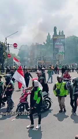 This protest, sparked by an allowance policy, offers a window into the activism of Indonesia's civil society and its political landscape. #CivilSociety #Activism #PoliticalScience #Indonesia