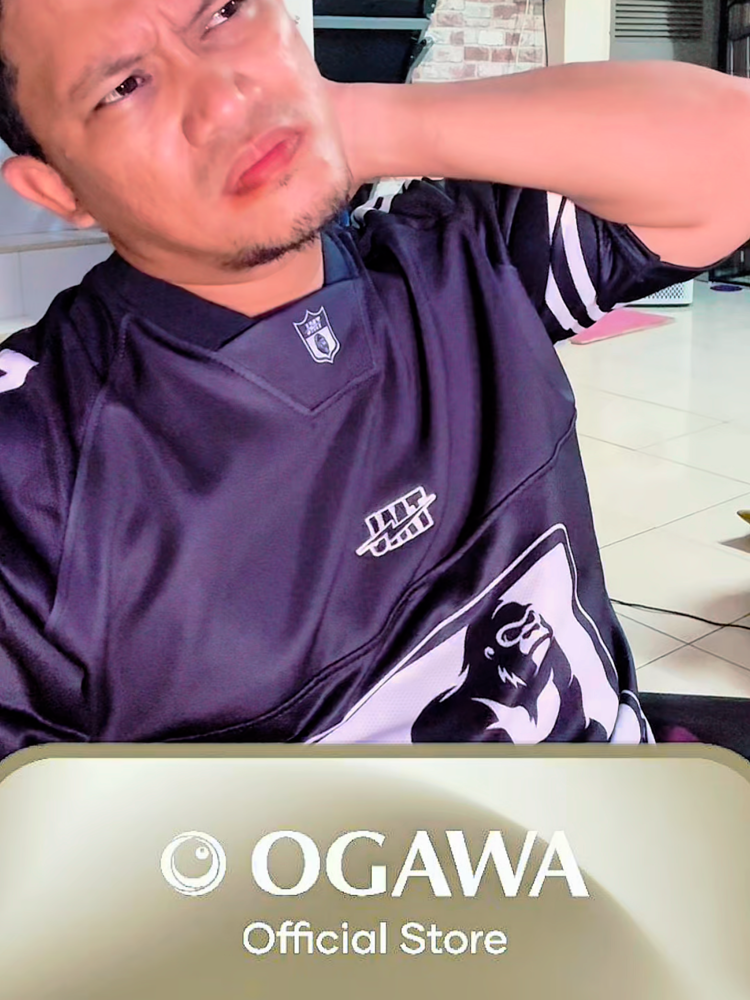 Layan movie sambil Wonderease cerita jalan, urut pun jalan 🎬💆‍♂️. Dua-dua sekali, lagi padu! #Ogawa #Ogawamalaysia #relaxation #portablemassager