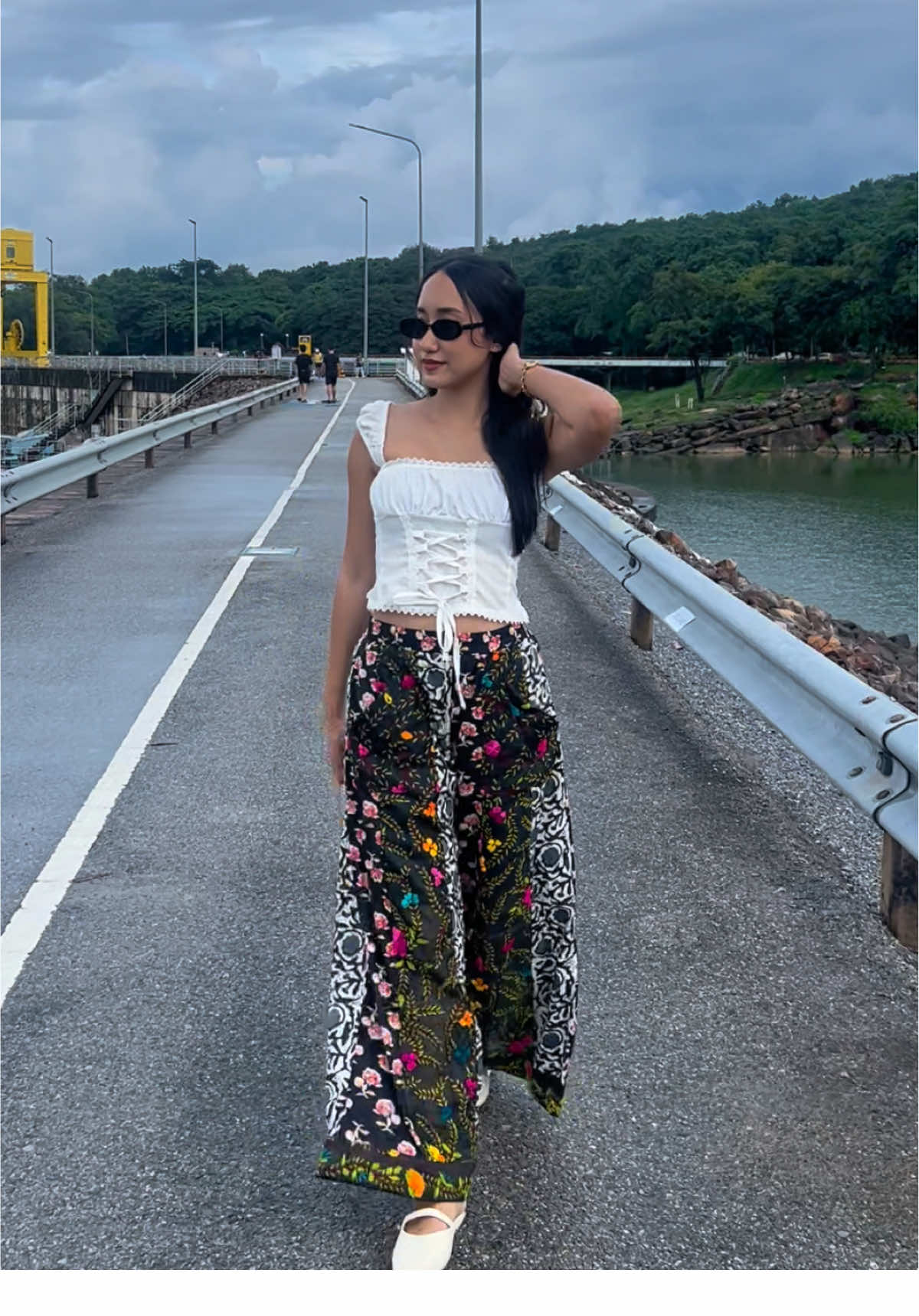 Not just pants..... wearable art, hand embroidery, patchwork, and pure cotton comfort 🎨✨🖌️  Size S & L Many patterns to choose 🌍WE SHIP WORLDWIDE 👉 Explore our collection via the link in bio!   ✔️Wholesale available  💬Contact Us Via DM!  Facebook: Mitra Clothing Line: @mitaclothing Instagram: mitraclothing_th Whatsapp: +66 94 547 6454  📍Platinum Fashion Mall 3rd floor , Soi Nathan2 #722-723 (Open everyday) 📍Chatuchak Market Gate1, Section 26 Soi 1/4 (Saturday-Sunday) #trousers #boho #handmade #กางเกง 