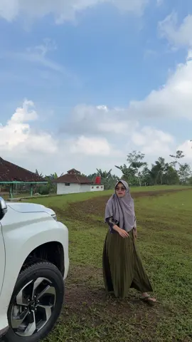 Si neng Belajar nyetier pake pajero