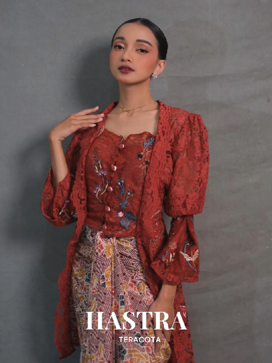 selamat sore nona-nona🧡🧡🧡 Model is wearing size S of Hastra Teracotta & Saroong skirt by Sashelldom✨✨✨ If you had any question, just ask below in the comment or you can message us girls!🥰🥰🥰 #fyp #kebaya #kebayamodern #kebayawisuda #kebayateracota