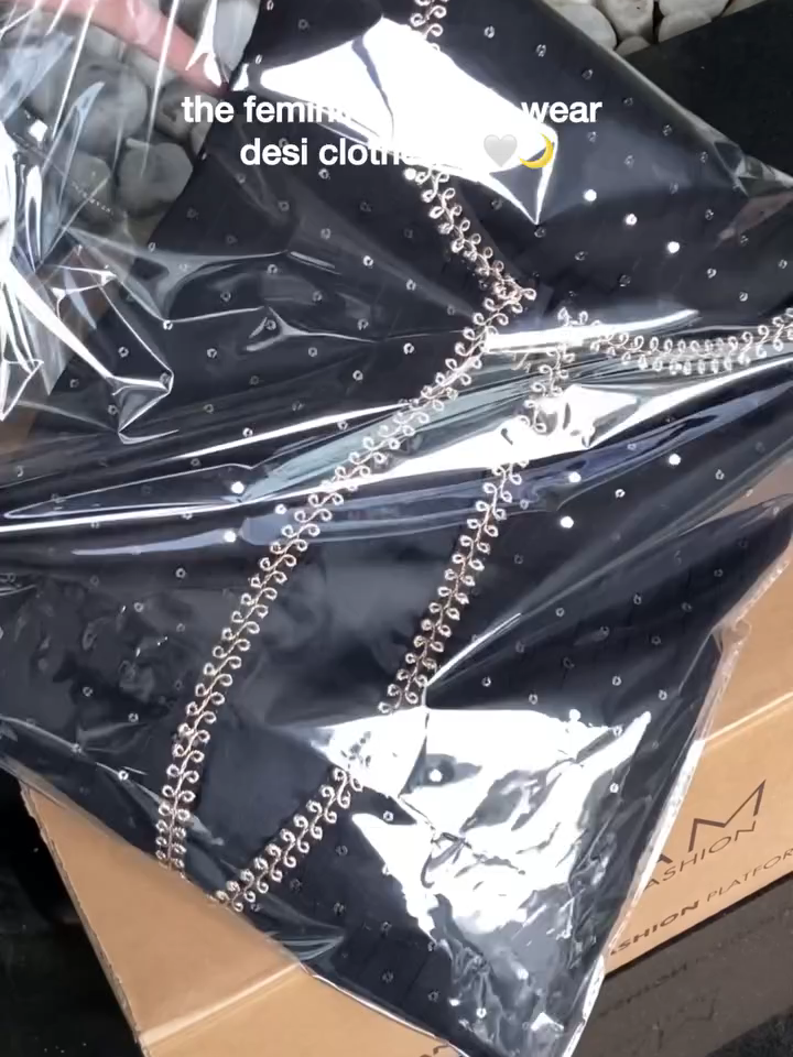 Upto 66% OFF on 3pc stitched festive outfit for PKR 7,922/- only 🥰 LINK IN BIO!! Brand: Agha Jaan ID: DMV6578 #laamoriginals 🇦🇪 UAE- FLAT SHIPPING RATE OF 14.99 AED